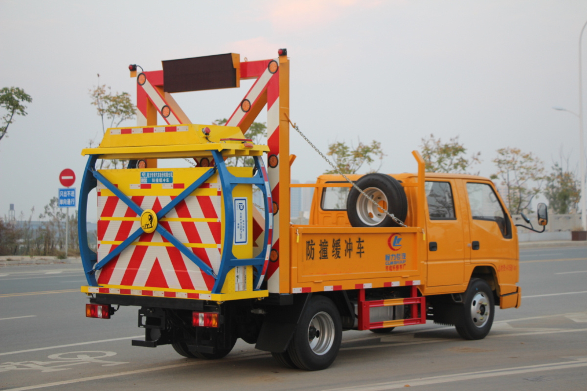 JMC 4*2 70E Anti Collision Buffer Truck mounted attenuator MASH2016 traffic crash proof truck for sale