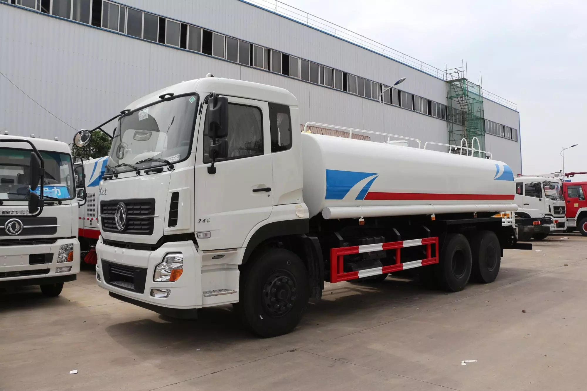 Dongfeng tianlong 20000L  Tank Engine Water Tank Truck  water sprinkler truck for sale