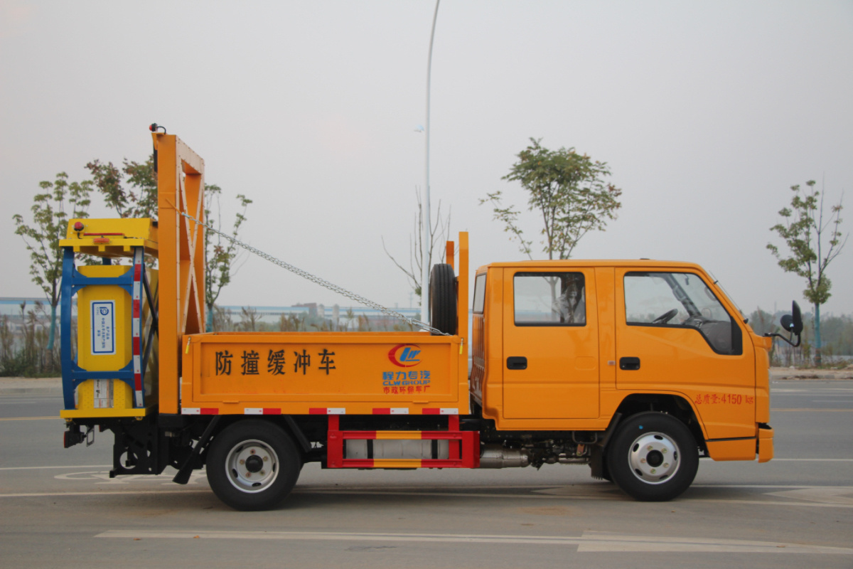 JMC 4*2 70E Anti Collision Buffer Truck mounted attenuator MASH2016 traffic crash proof truck for sale