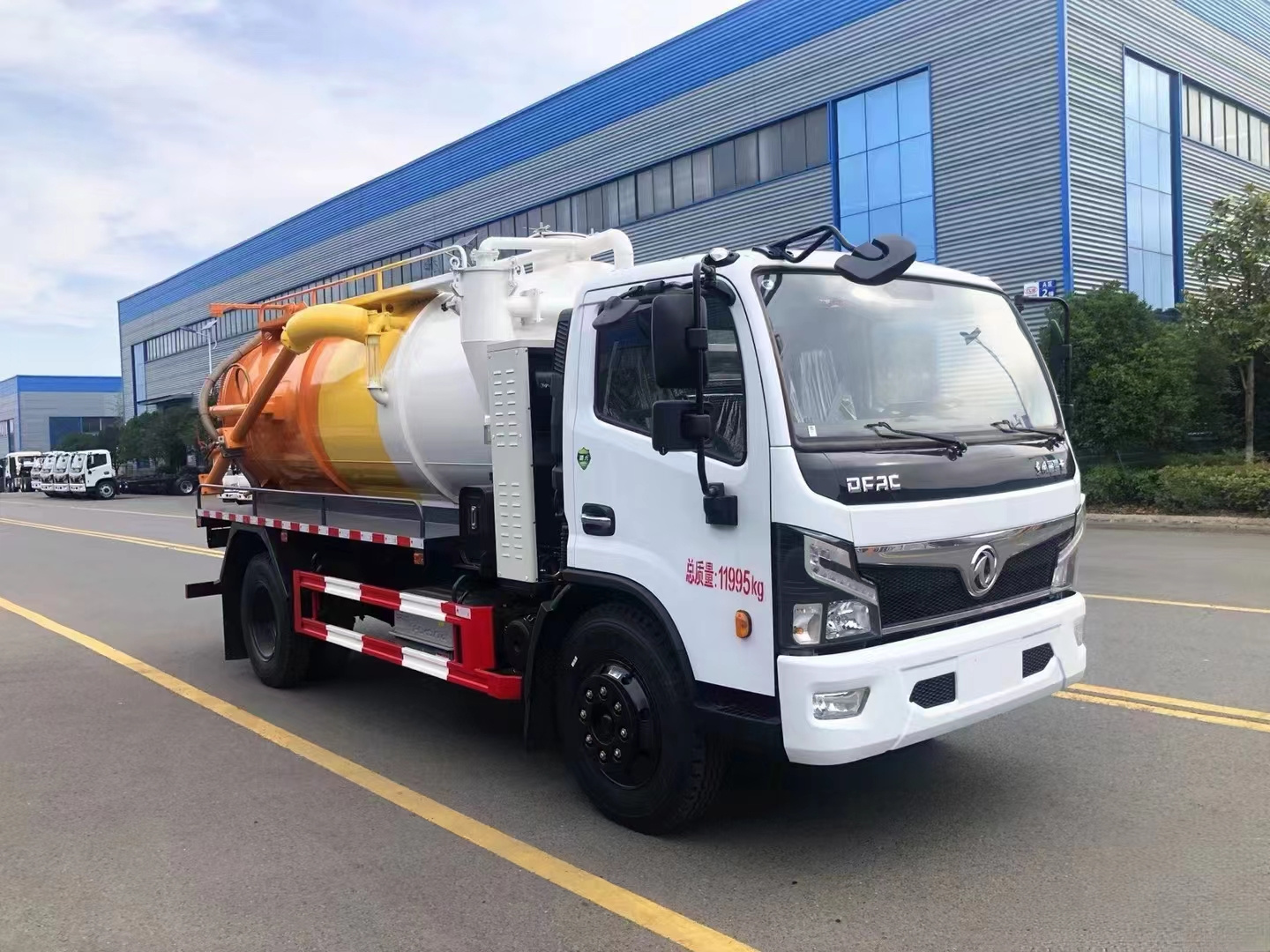 High quality vacuum sewage suction truck is a manufacturer of small vacuum sewage suction truck in China