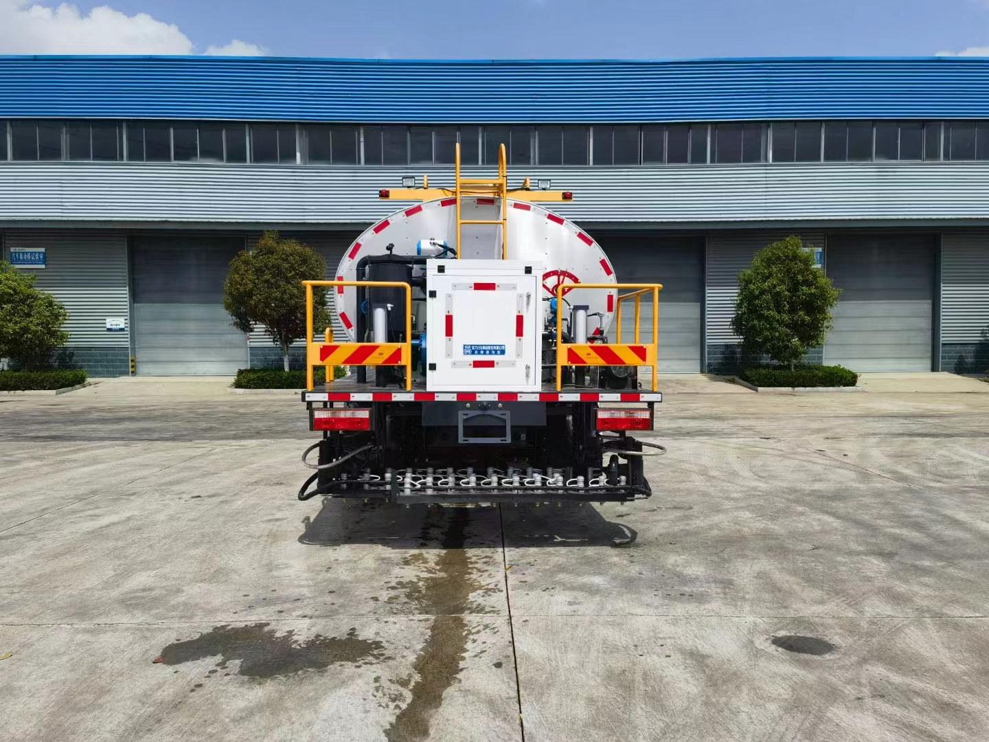 NIVO NS5000T 5000L Tar truck asphalt emulsion sprayer Truck mounted asphalt sprayer Tar sprayer Truck or monomer upper parts