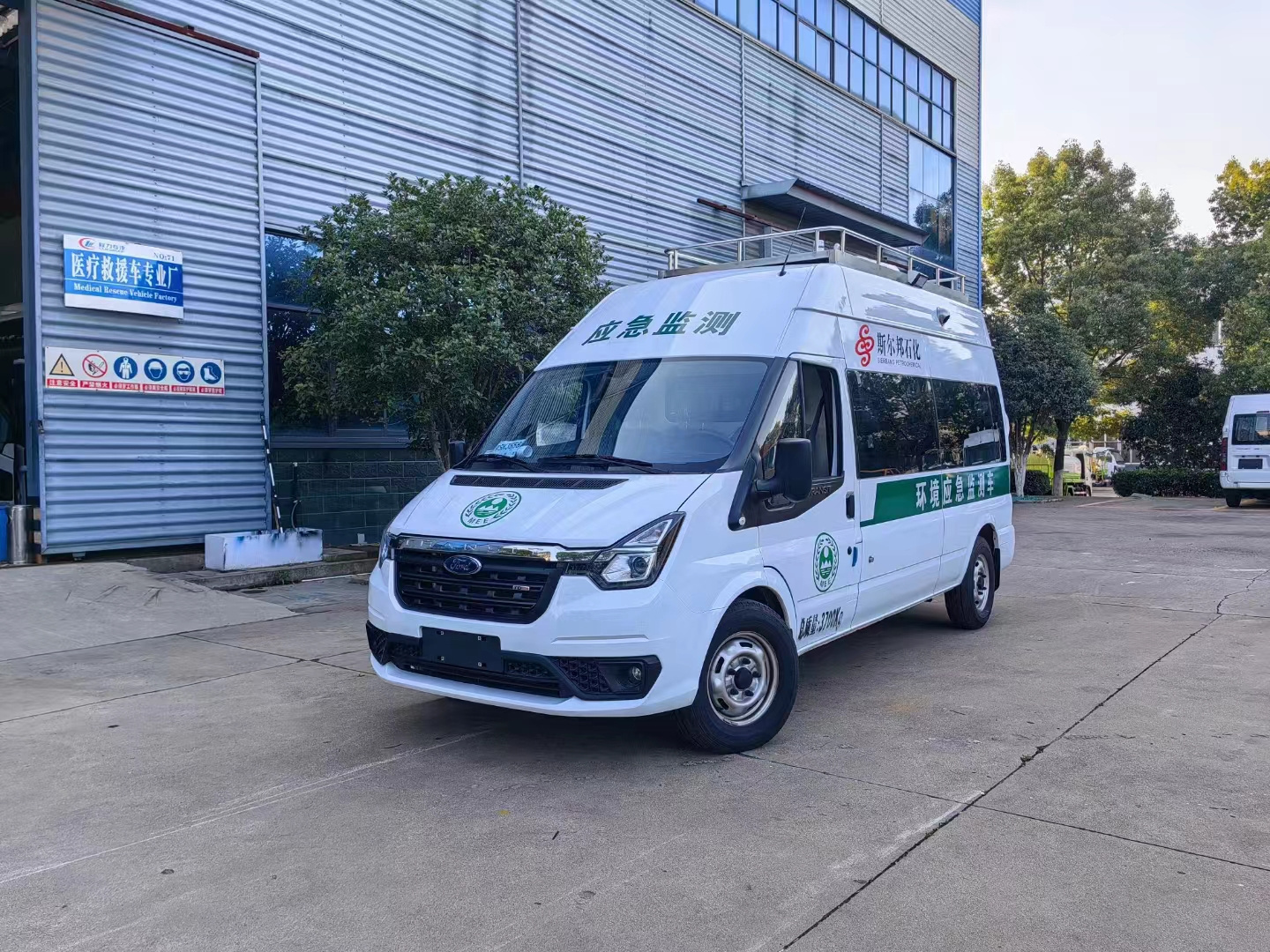 Negative pressure ambulances equipped with first aid equipment are used for emergency transfer of patients