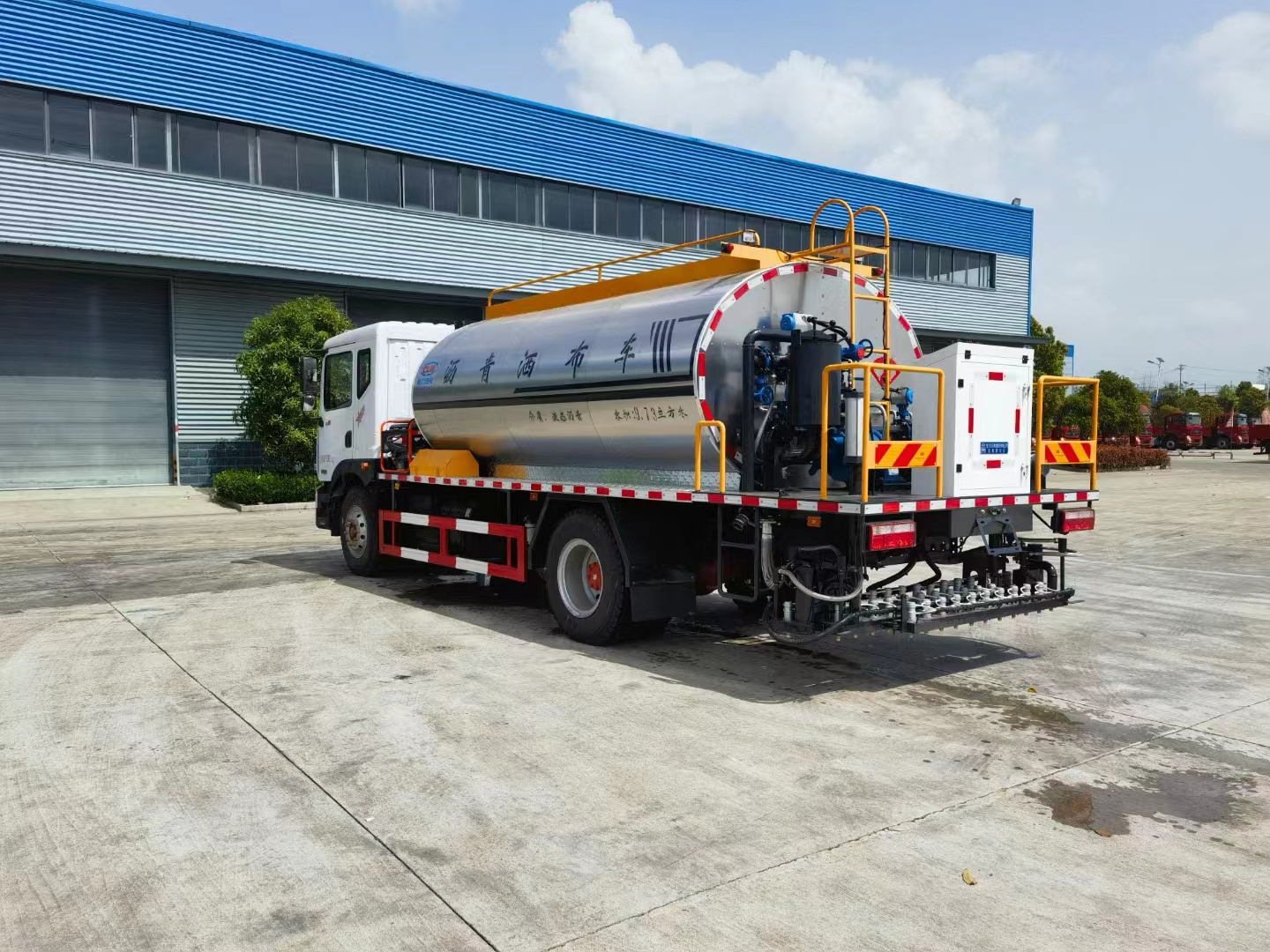 NIVO NS5000T 5000L Tar truck asphalt emulsion sprayer Truck mounted asphalt sprayer Tar sprayer Truck or monomer upper parts