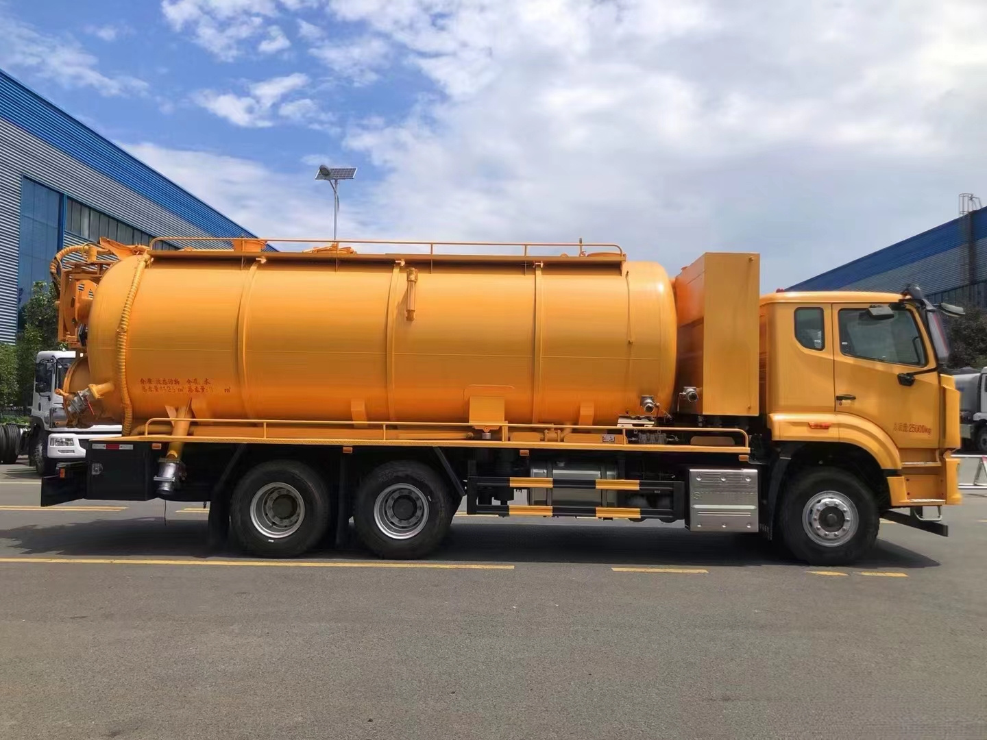 Dongfeng T3 4x2 165HP 10cbm Vacuum cleaning tank Sewage suction tank truck