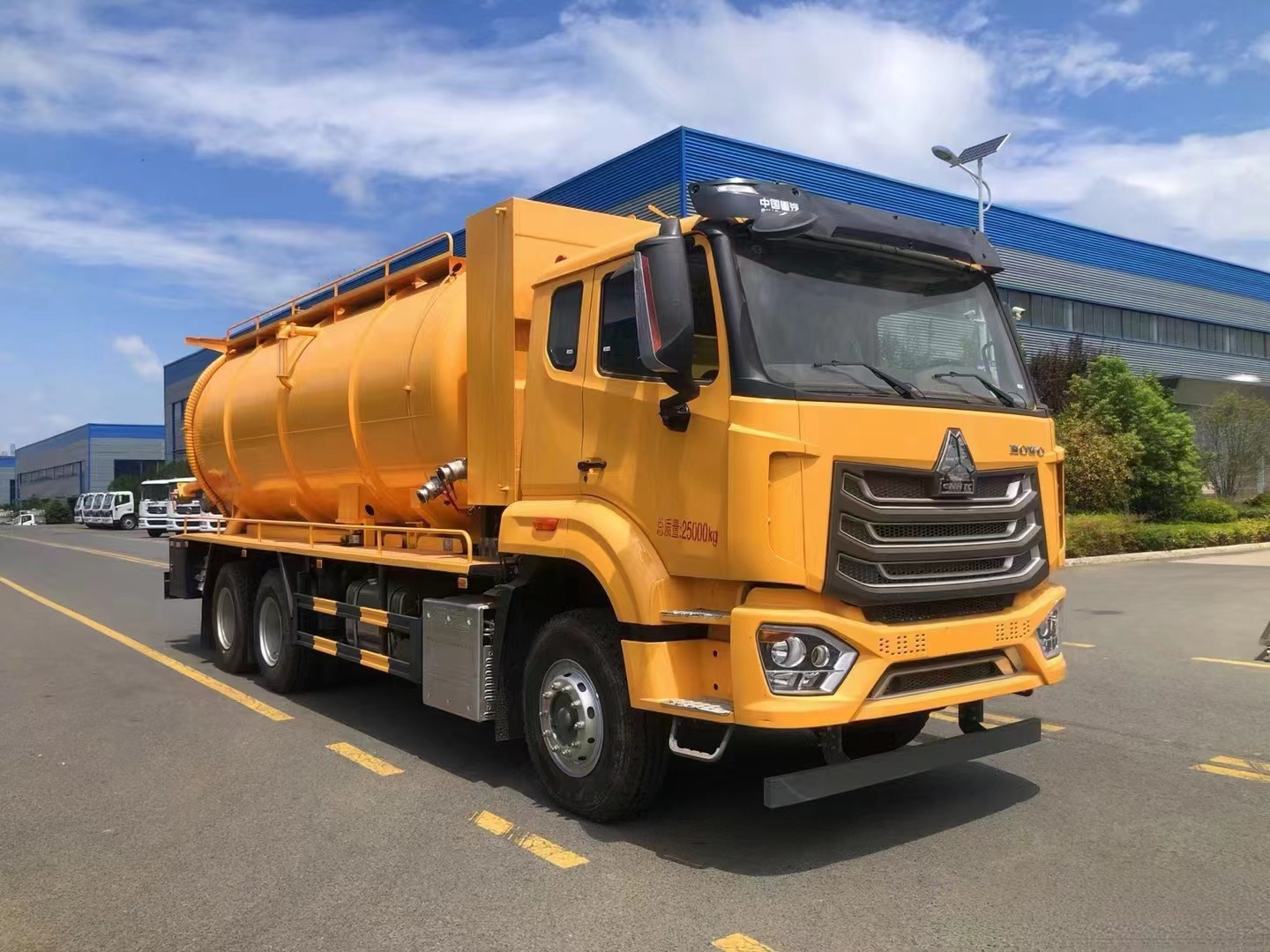 High quality mobile sewage suction truck vacuum tank sludge sewage suction truck for sale