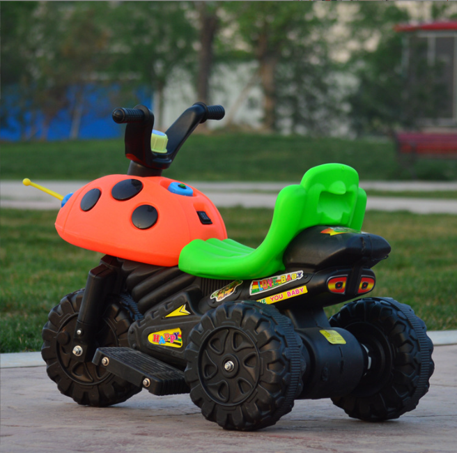 Children's Beetle electric motorcycle tricycle can take the battery car nine lights charging ladybug big toy car