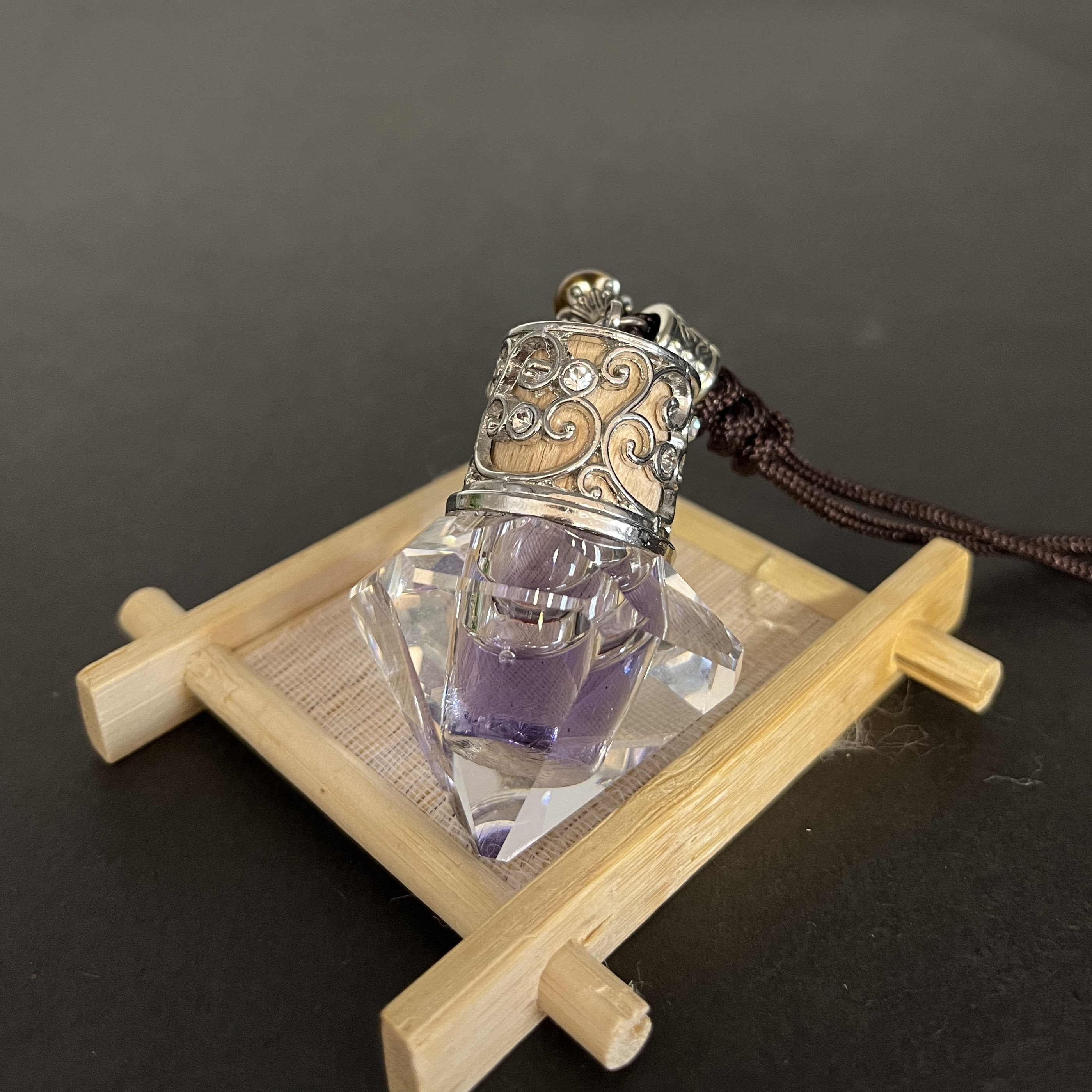 Wholesale Custom LOGO hanging diffuser glass clear diamond empty hanging car perfume reusable bottle With screw Wooden Lid