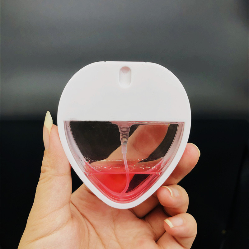 Wholesale Empty Heart shaped 30ml plastic credit card pocket size perfume spray bottle for alcohol spay bottle