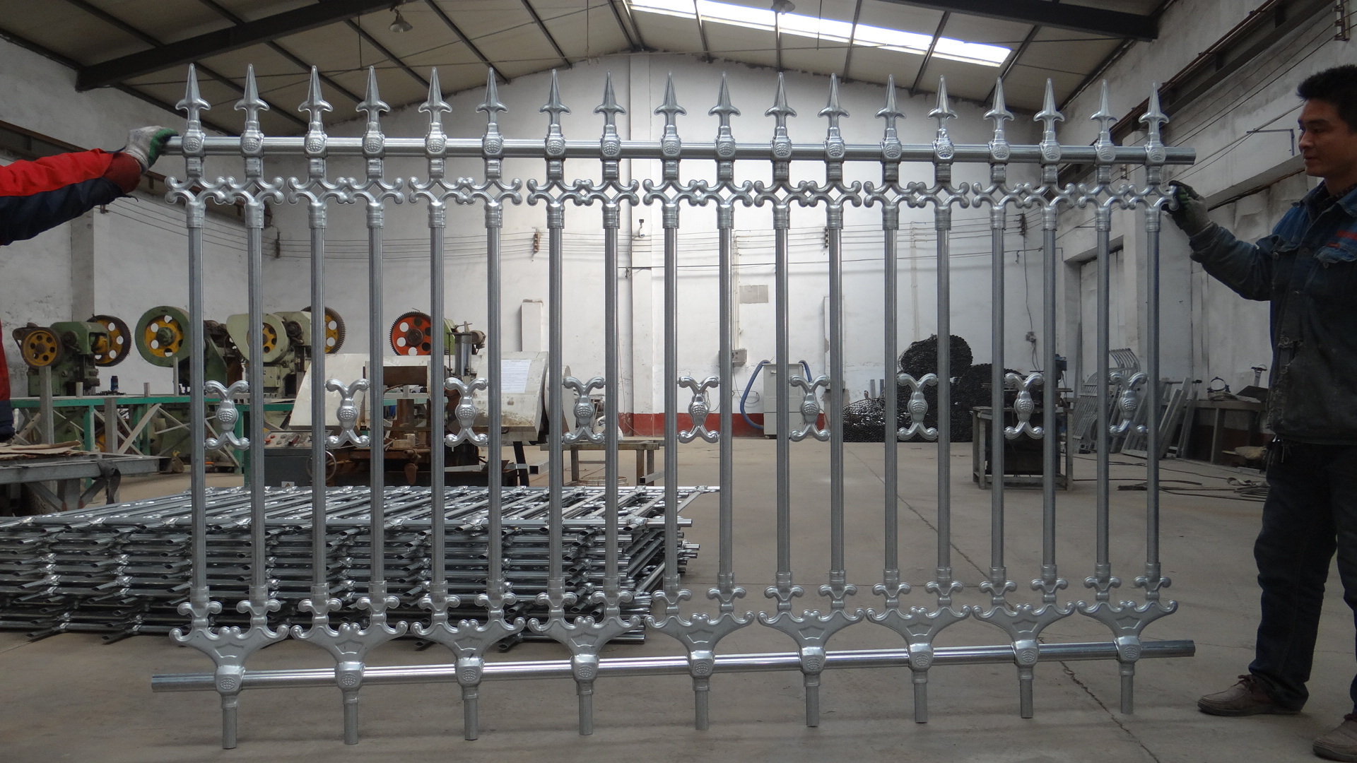 WP-F007  Wholesale Modern Galvanized Steel Grills Fence Design Philippines