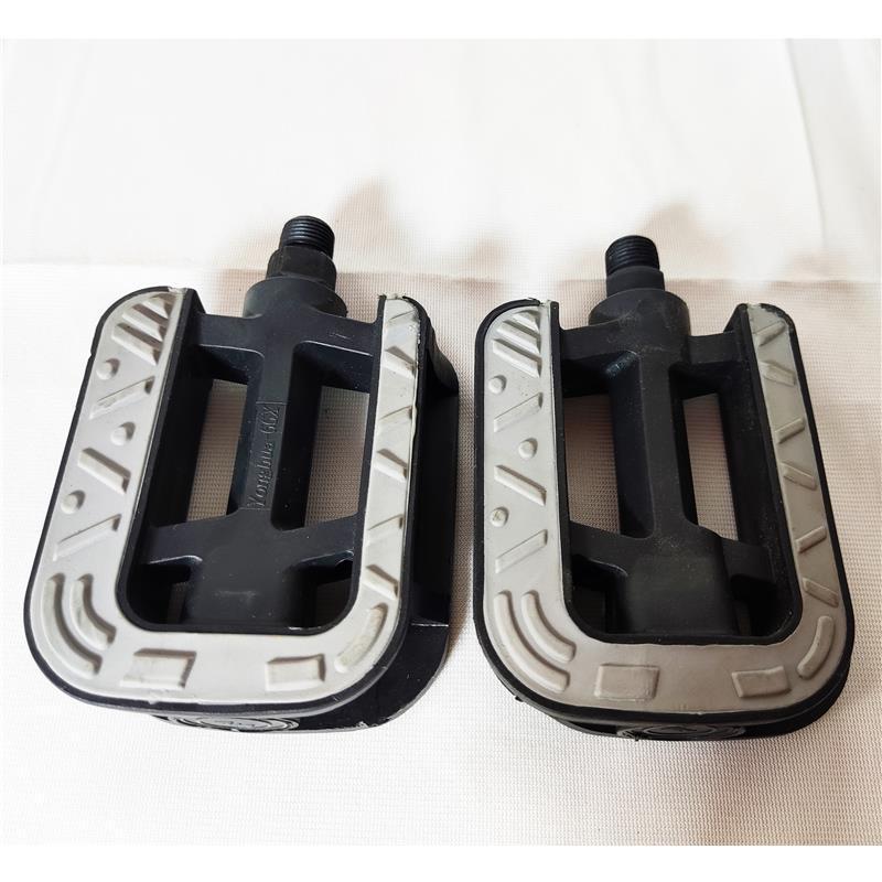 Quality bicycle pedal Plastic pedal Electric bike treadlels bicycle parts Selling Bicycle Foot Pedal Durable Black