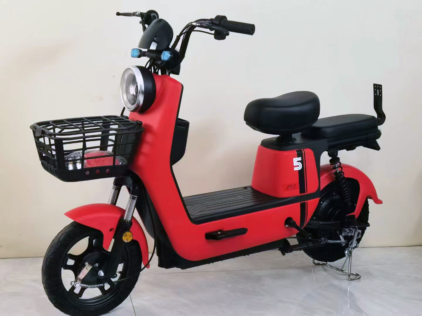 electric scooter with pedal assisted electric moped