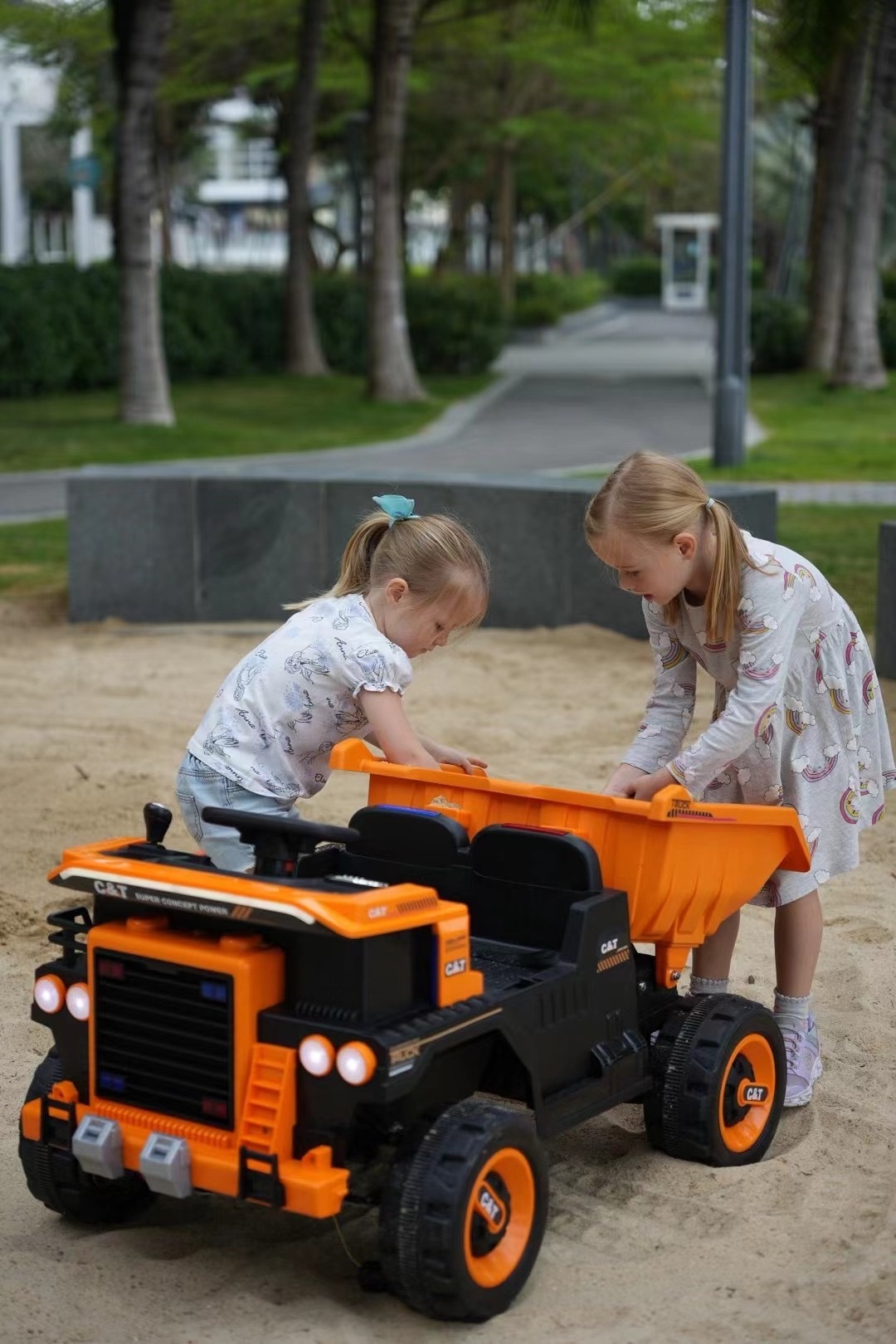 High Quality Children Car Electric 12volt Power electric Car Toys 4x4 plastic dump truck big seat kids ride on car