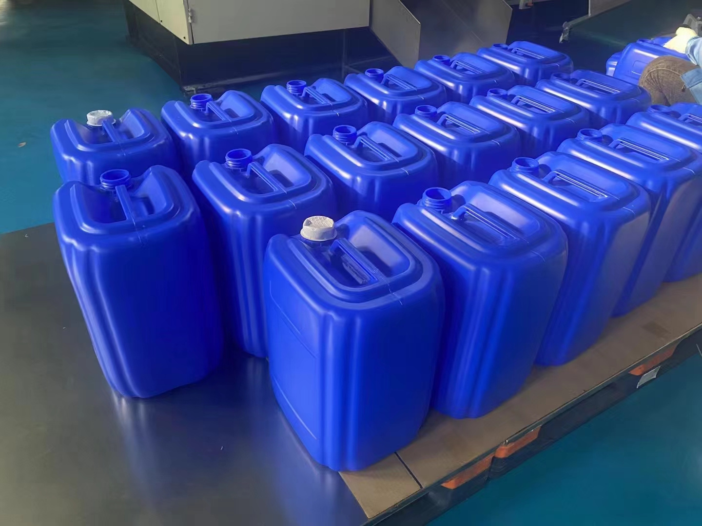 HDPE Plastic 20 Liter 5 GallonJerry Can Bucket With Lid For Chemical Liquid Engine Oil