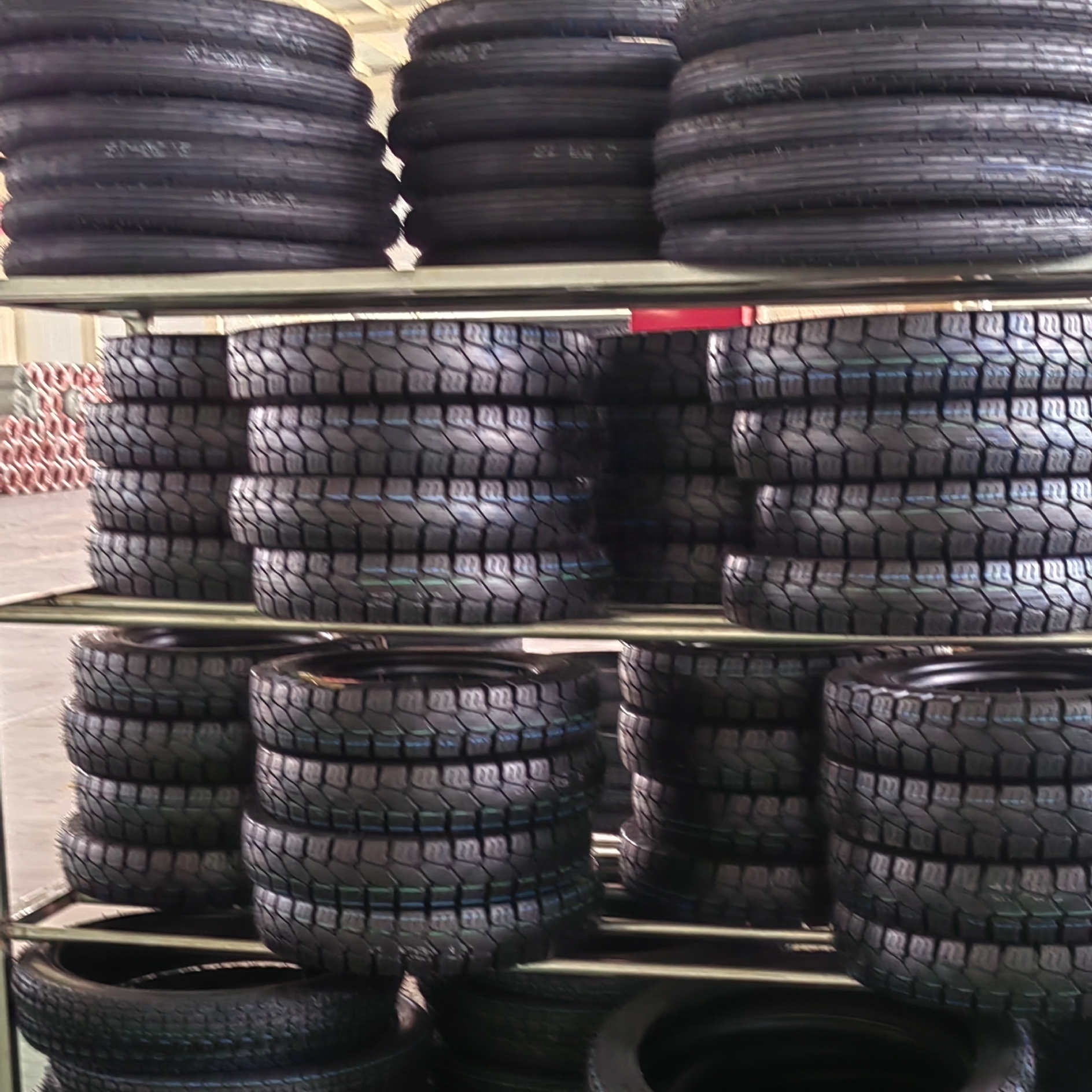 Sells high quality motorcycle rubber tires without inner tube 3.25 16 motorcycle tire factory