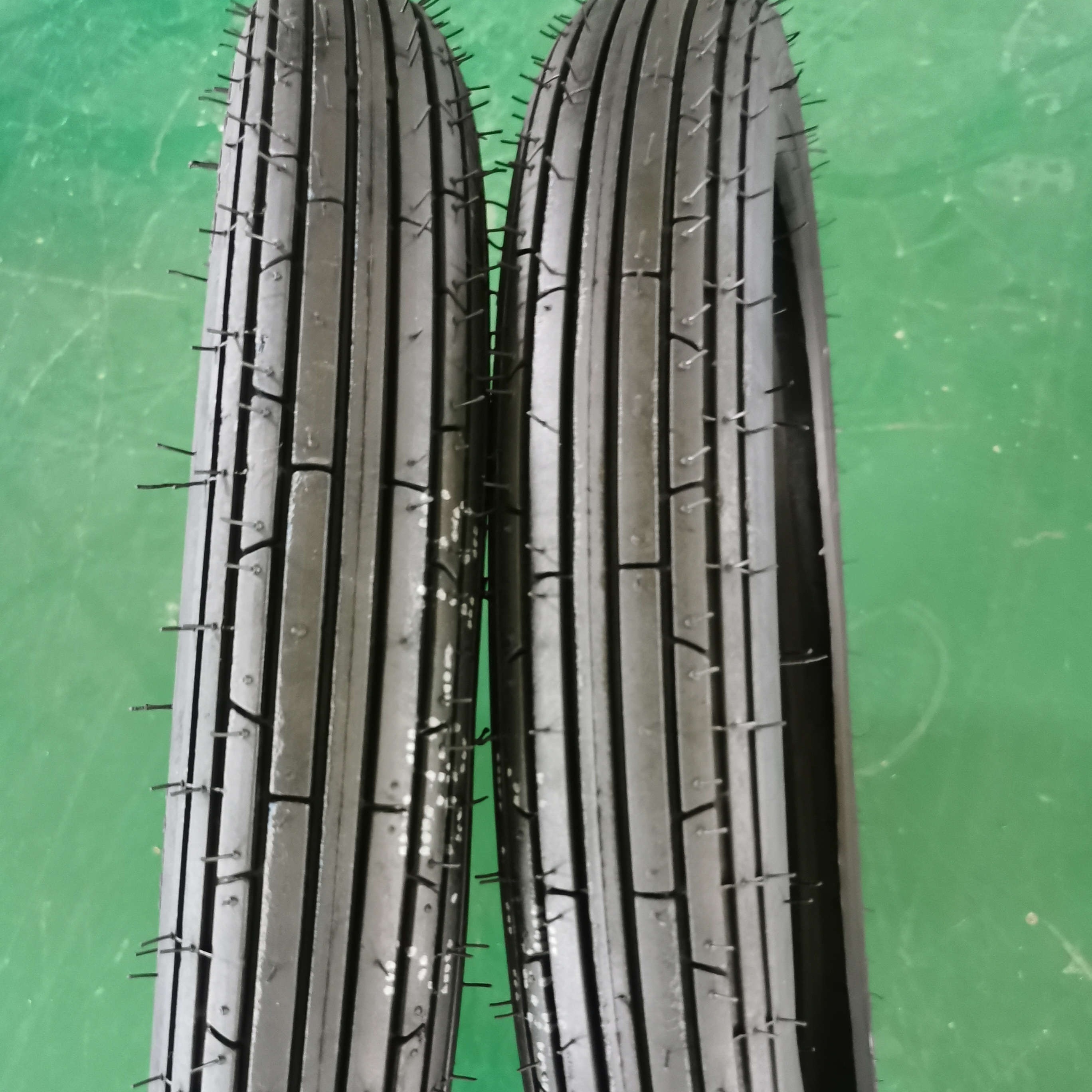 Good Quality Hot Sale Motorcycle Tubeless Tyres (110/90-16 90/90-18 3.00-17/18 2.75-17/18 2.50-17/18 )inner tube