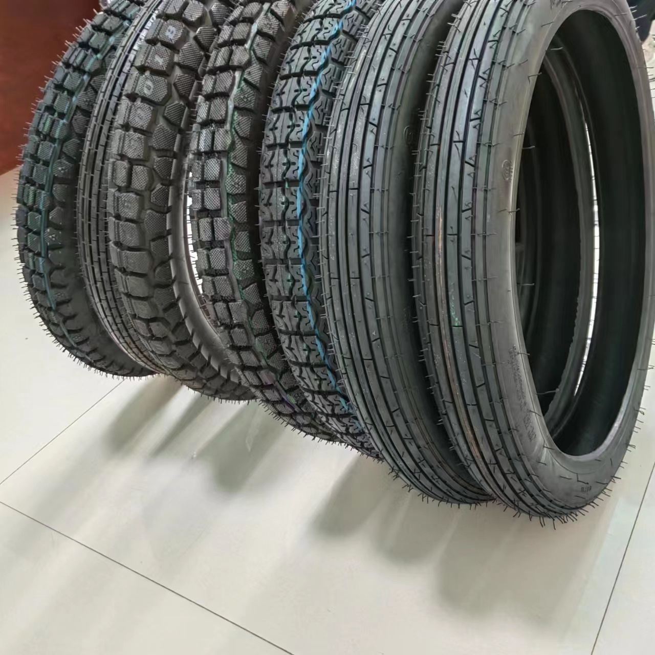 Super quality wholesale rubber motorcycle tyre 3.00-18 tires for motorcycle