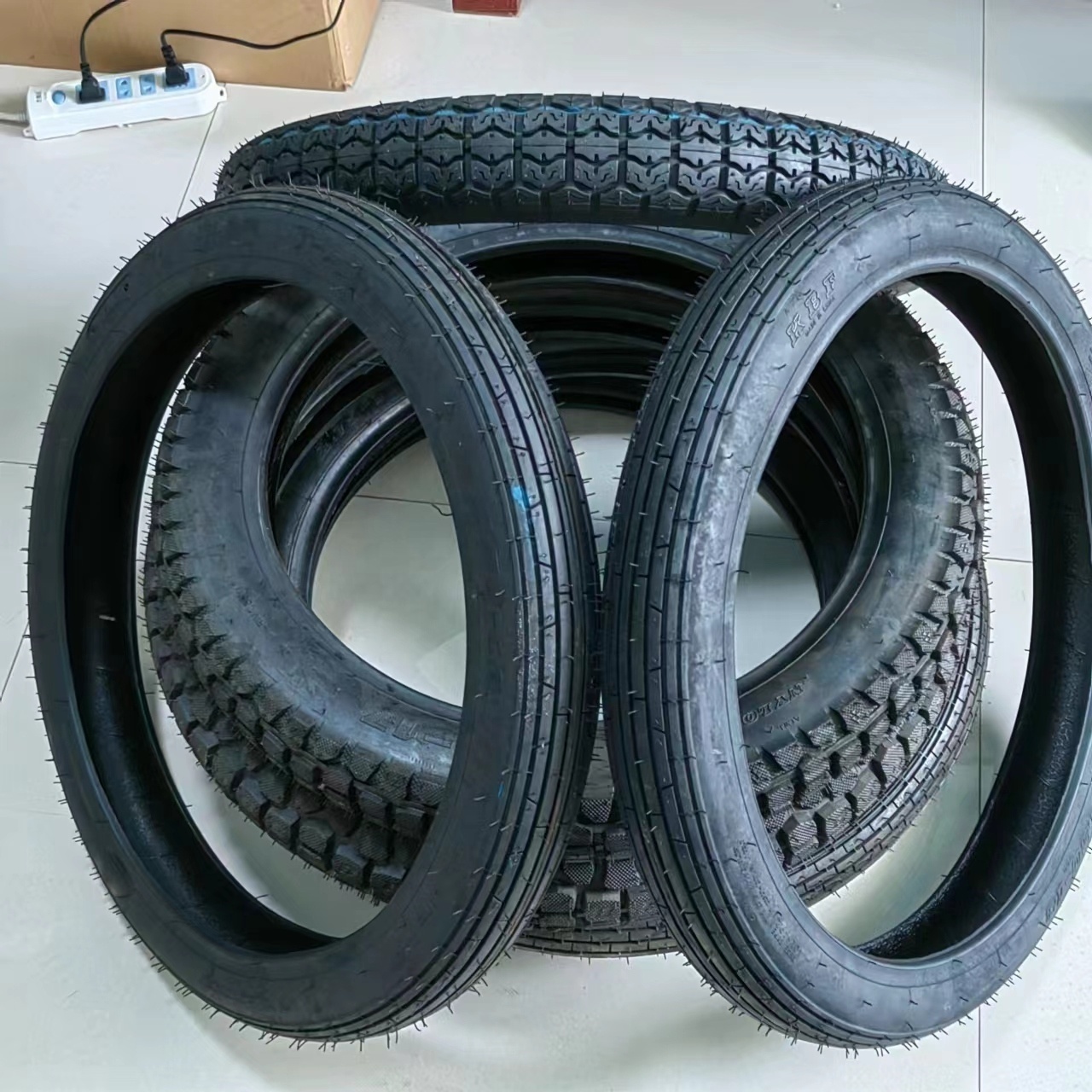 Super quality wholesale rubber motorcycle tyre 3.00-18 tires for motorcycle