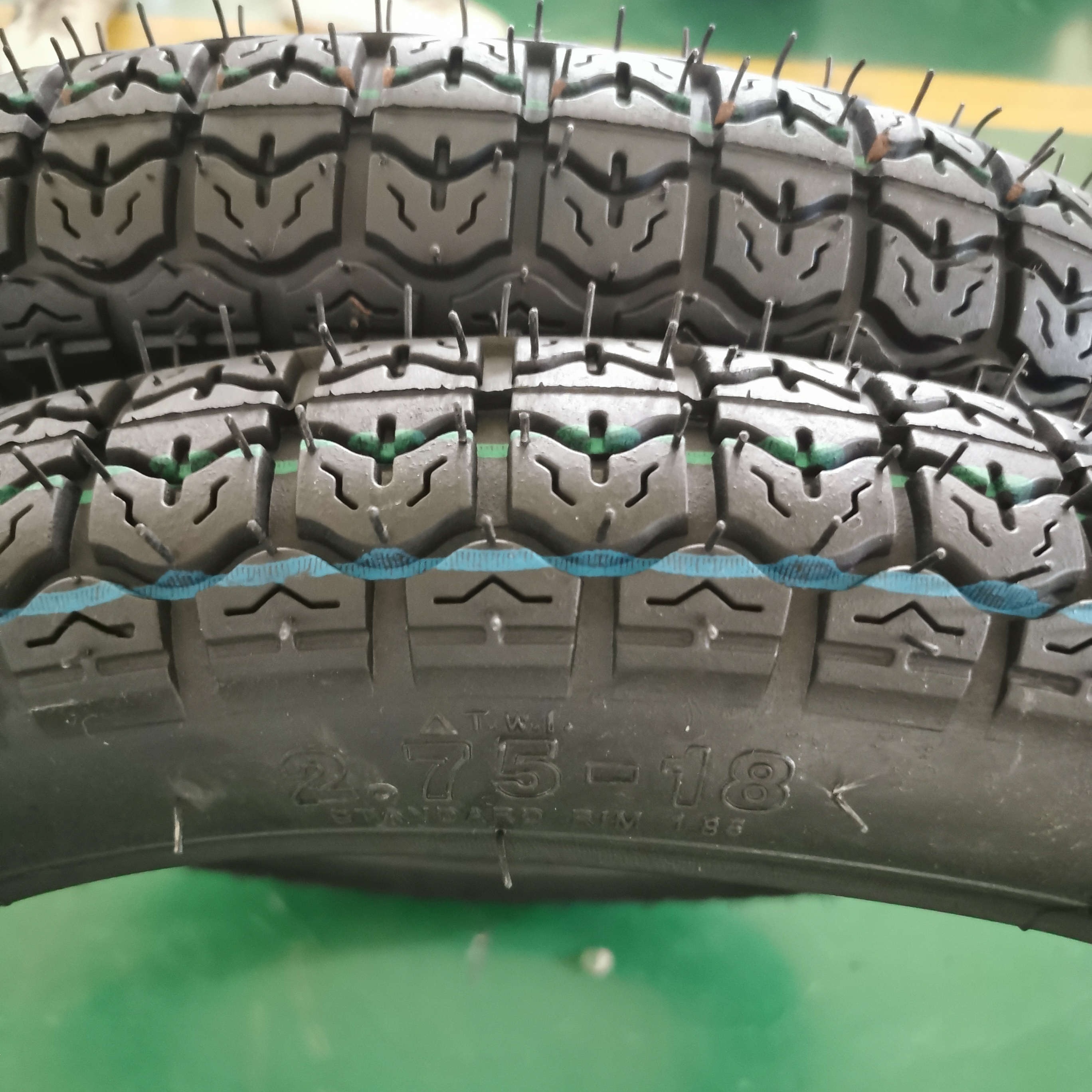 Good Quality Hot Sale Motorcycle Tubeless Tyres (110/90-16 90/90-18 3.00-17/18 2.75-17/18 2.50-17/18 )inner tube