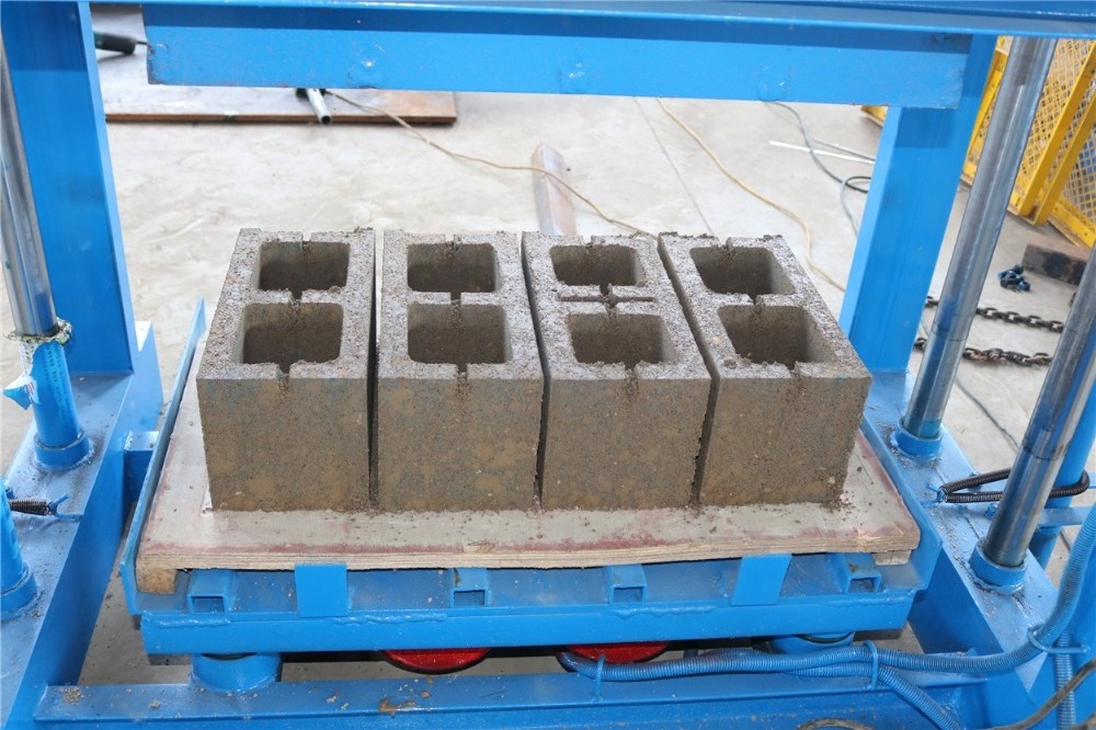 Can be custom-made QTJ4-40 interlocking concrete block moulds for precasting concrete block