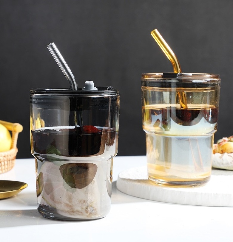 Hot sale iced coffee glass tumbler with straw big  capacity milk tea cup clear cup with lids and straws cups for hot drinks