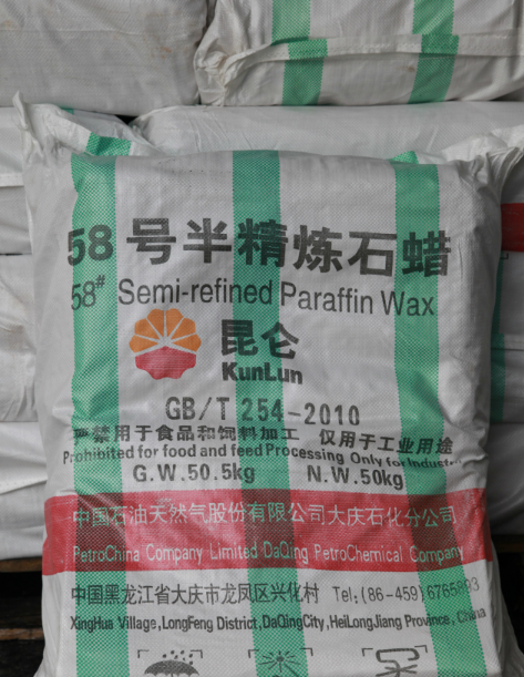 popularly used large capacity wholesale leading brand KUNLUN paraffin wax 58 60 semi-refined for candle making