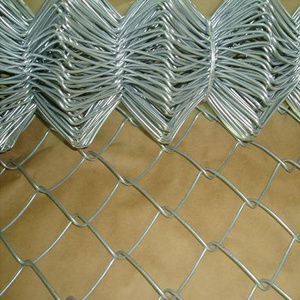 Zinc coated Hot dipped galvanized gi mesh manufacture Chain Link Fence