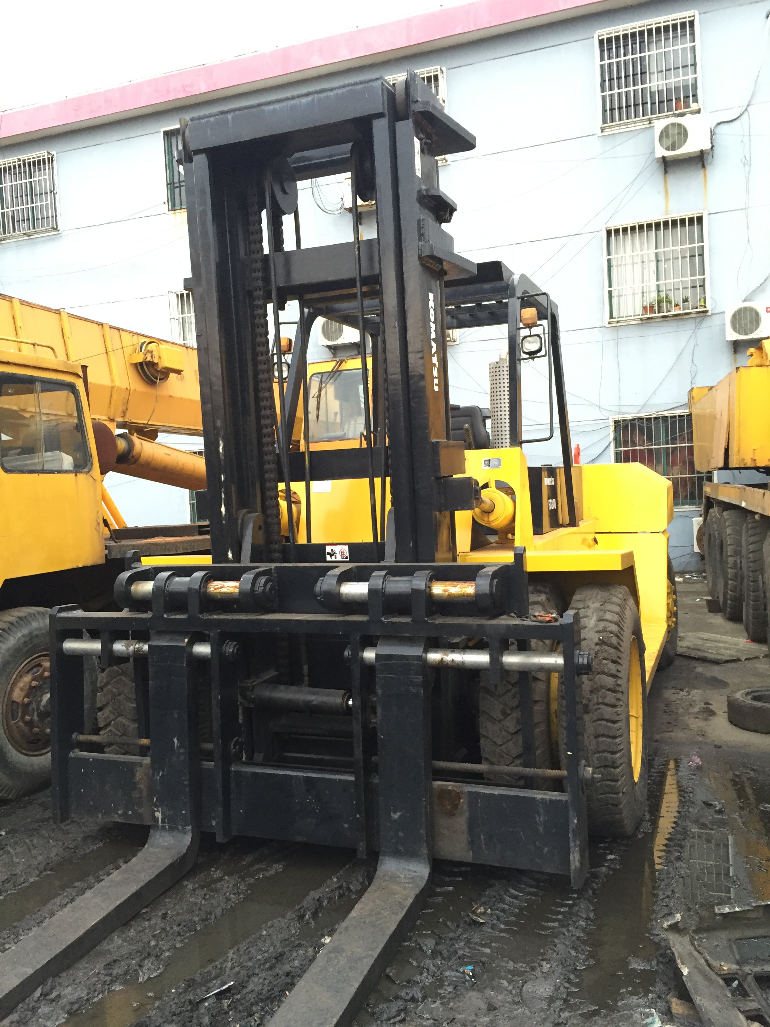 China Forklift Manufacturer K0MATSU FD300 heavy duty diesel forklift 20 ton 30ton with Forklift