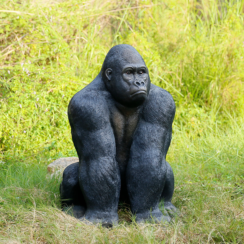 Life Size Chimpanzee Statue Simulated Gorilla Large Fiberglass Giant Polyresin Animal Sculpture for Outdoor Garden Decoration