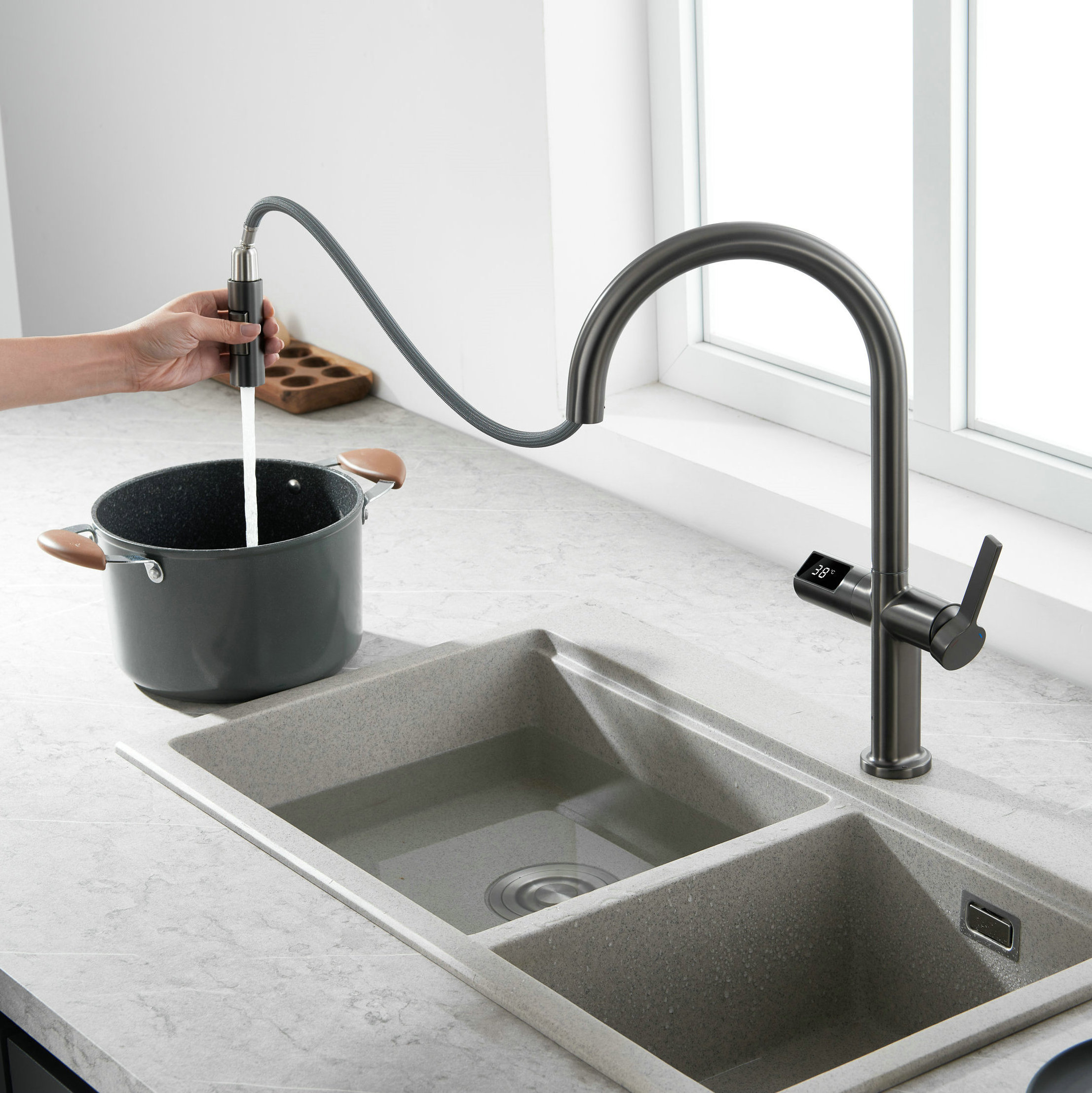 New trend design brass deck mounted kitchen faucet led digital touchless control pull down kitchen sink faucet tap