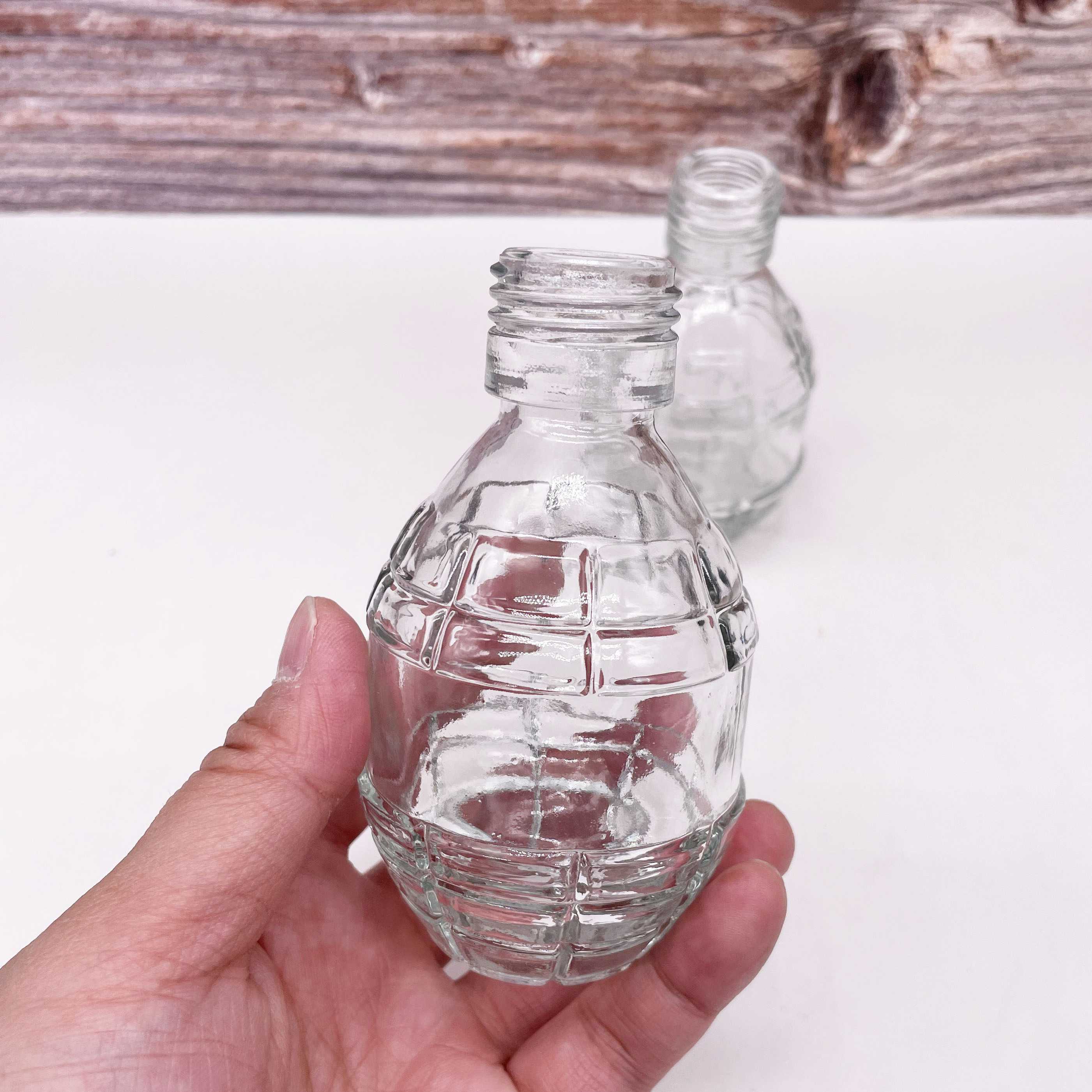 Hot Factory Price Unique Fashion Grenade Shaped Seal Fresh Eco Friendly Juice Glass Bottle for Beverage