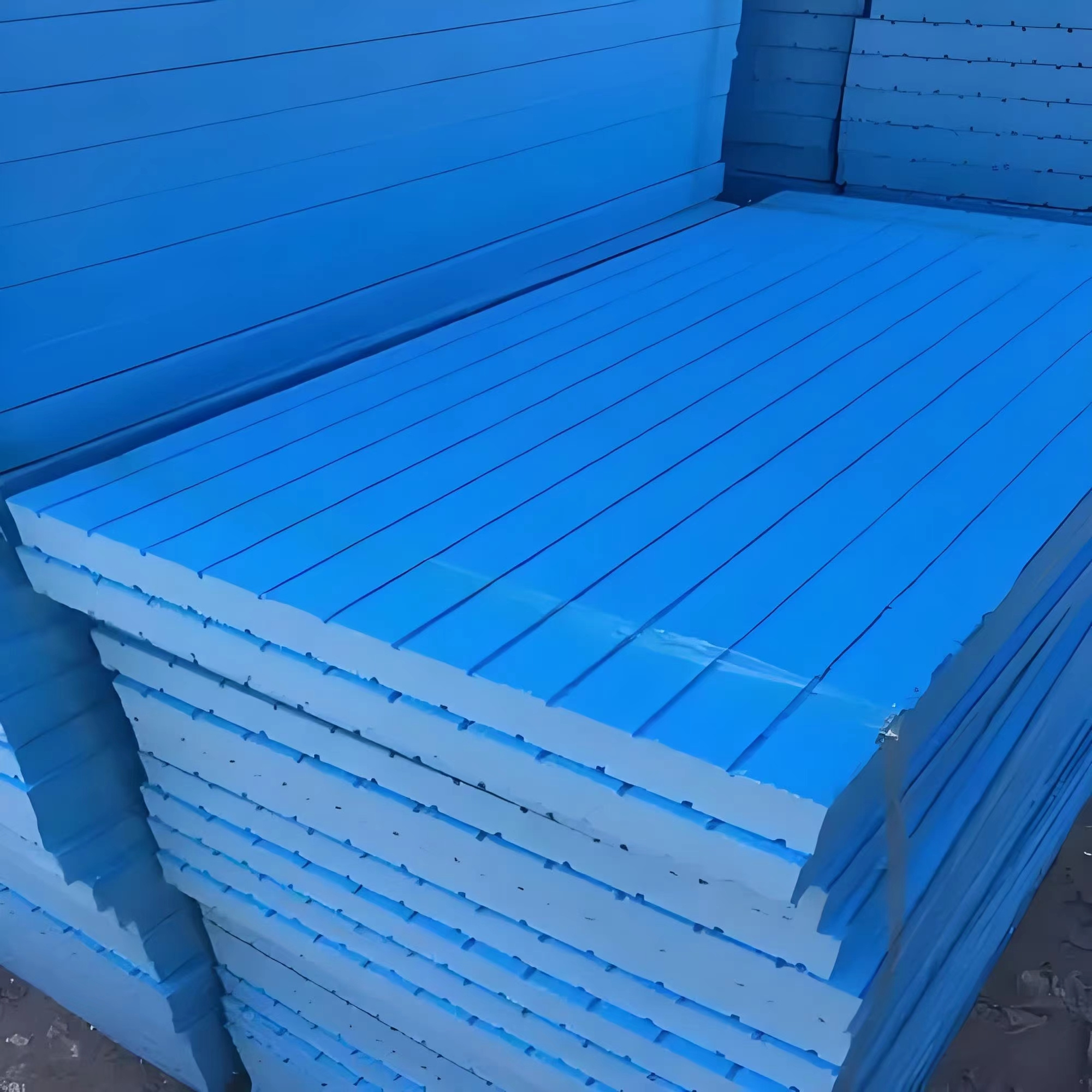 Source Factory Produces A Wide Range Of Metalized Polyurethane Foam Wall And Roof Sandwich Panels