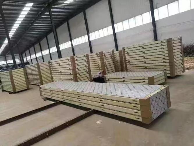 Polyurethane Sandwich Panels Fireproof Interior Exterior Wall Panels Decorative Heat Insulating Sandwich Panels