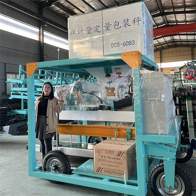 Automatic 15kg 25kg 30kg wood fertilizer sand feed particles weighing and packing machine