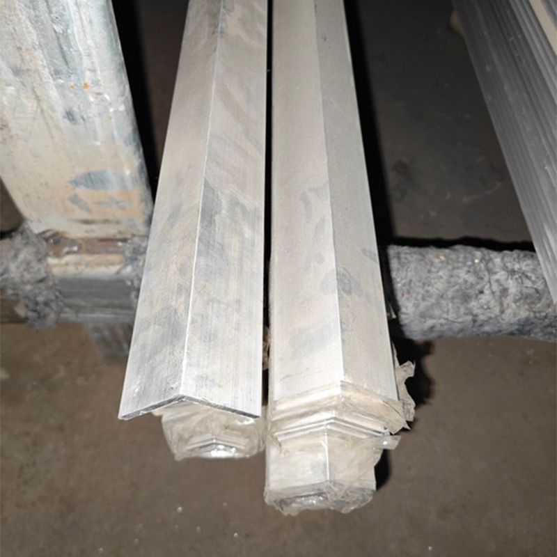 With factory direct sales hot dipped galvanized metal stainless steel angle  30 x 30  section 75 mm x 75 mm x 4 mm thickness