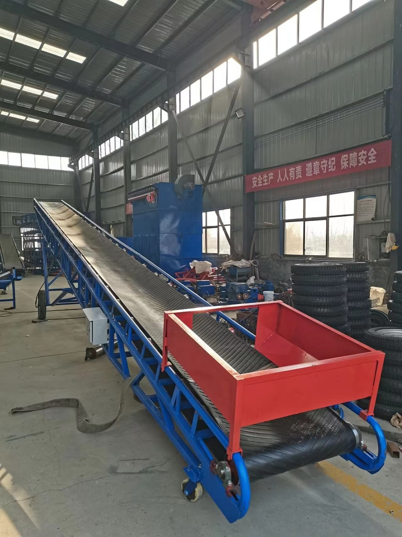 Factory Supply 500mm 600mm 800mm Width Black Rubber Portable Belt Conveyor for Truck Loading Unloading