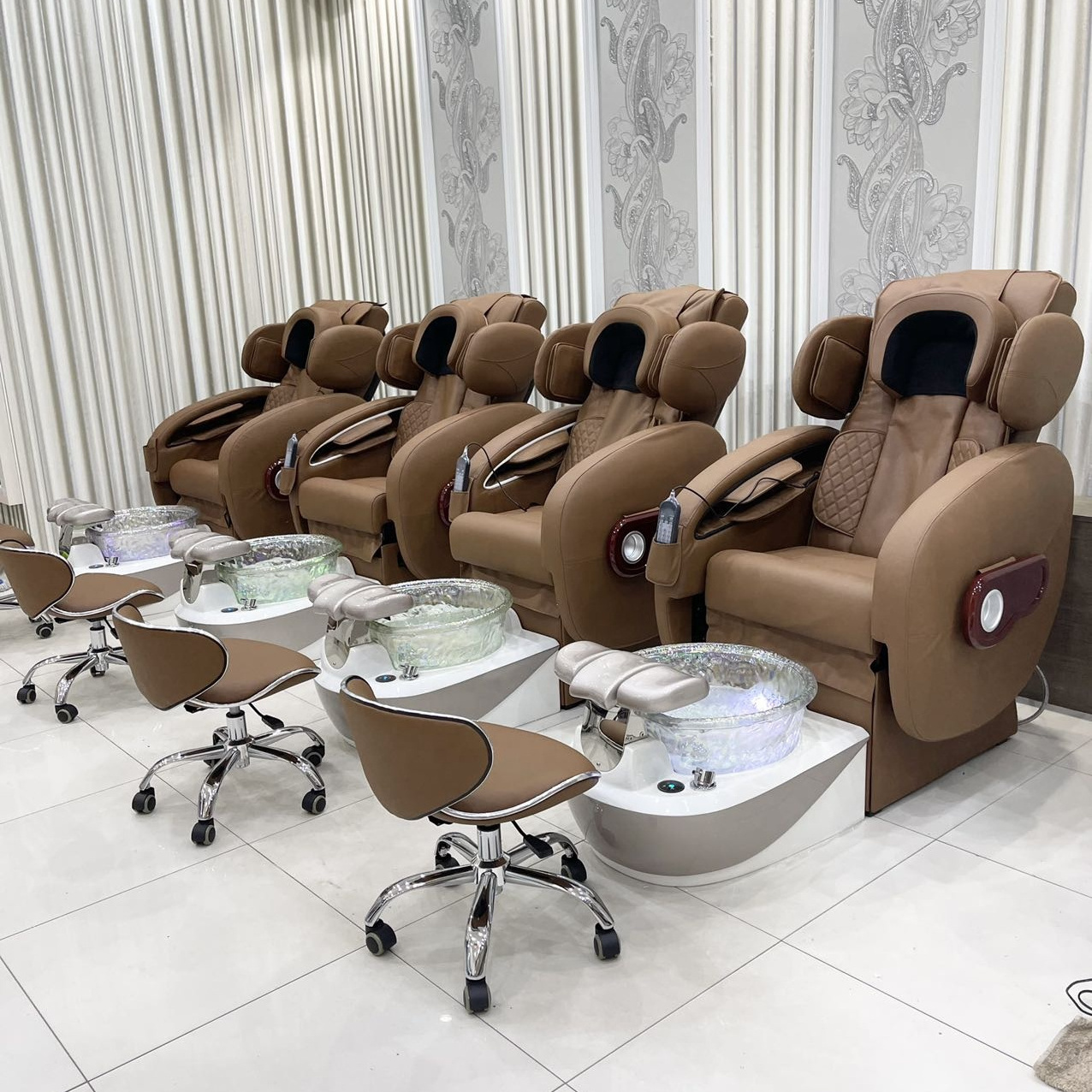 Modern Luxury Beauty Nail Salon Electric Reclining Discharge Pump Pipeless Whirlpool Manicure Foot Spa Massage Pedicure Chair