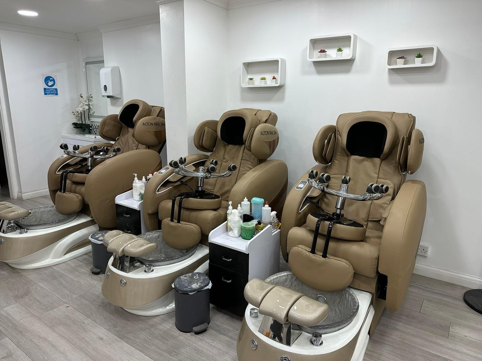 Modern Luxury Beauty Nail Salon Electric Reclining Discharge Pump Pipeless Whirlpool Manicure Foot Spa Massage Pedicure Chair