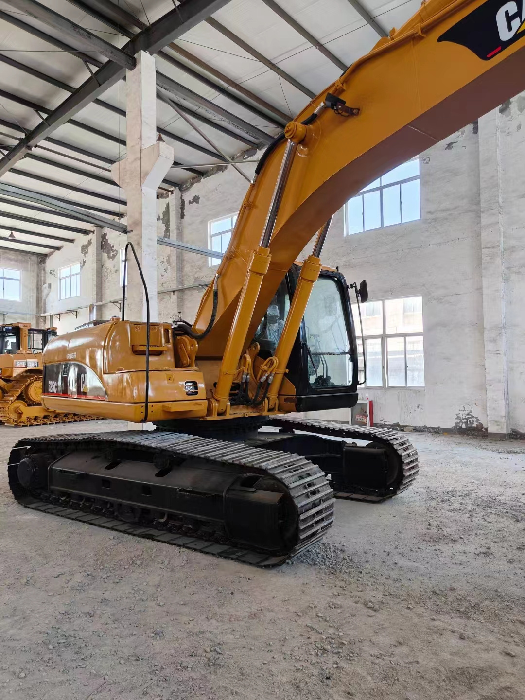 Low price used CAT 325C crawler excavator with good condition for Caterpillar excavator