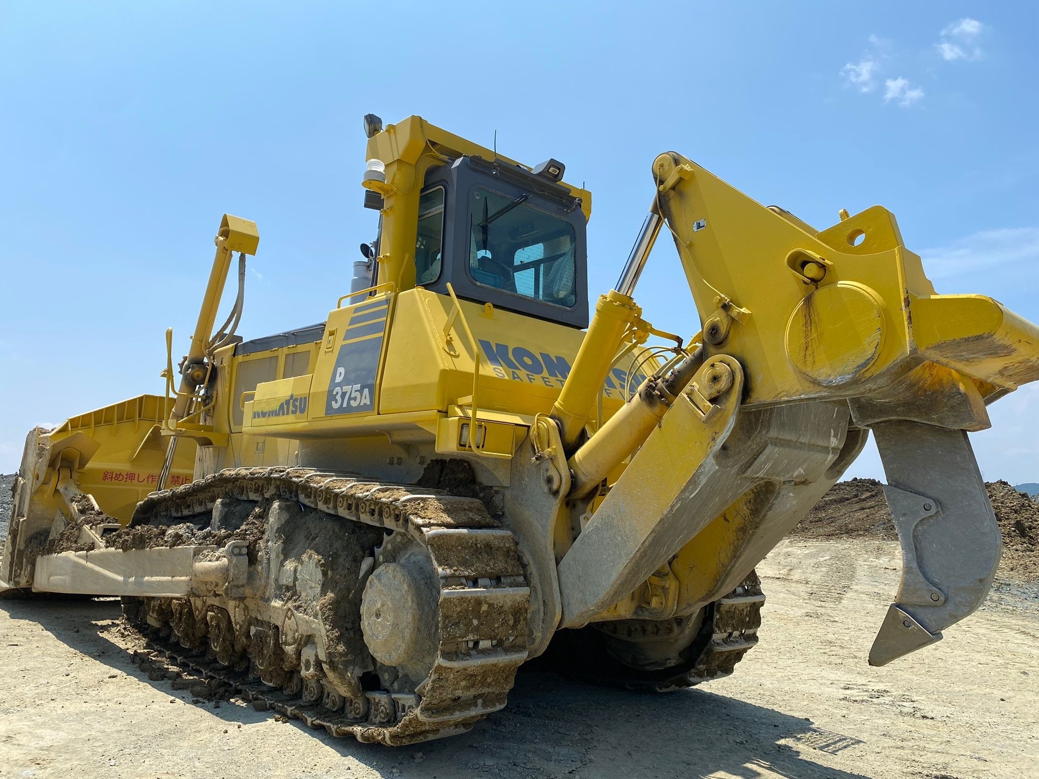 Heavy machinery used komatsu d375 bulldozer d375a tracked dozer with powerful ripper d375a-3 d375a-6