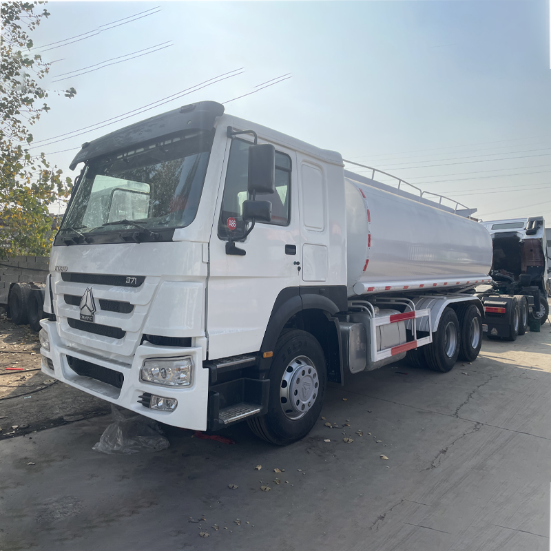 3 axle sinotruk howo 10 wheeler 375 hosepower 15000/20000L fuel tanker used oil tankers for sale