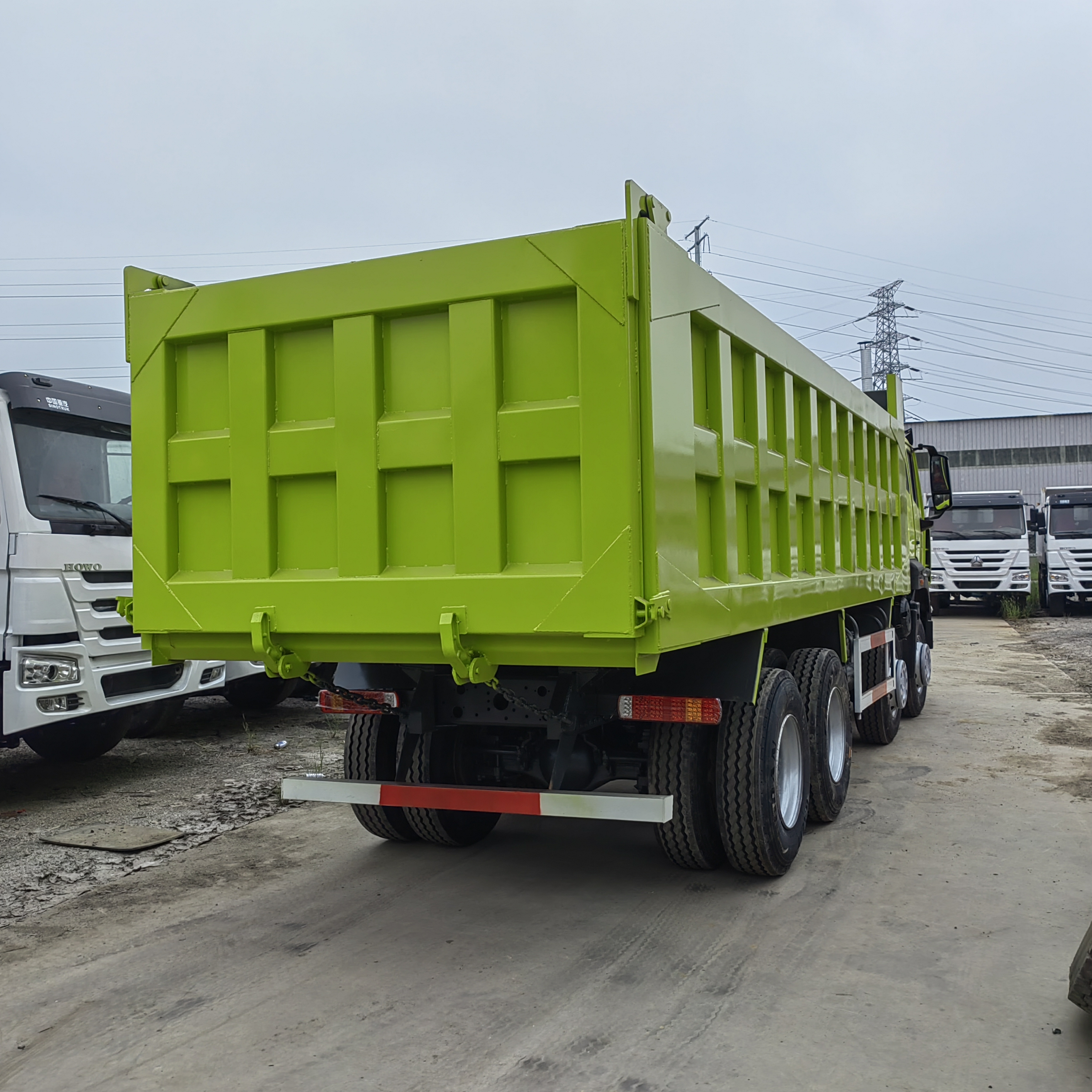 Sinotruk 8x4 hohan large 12 wheels  50 Ton 375HP engine used Left hand drive mining dump truck for sale