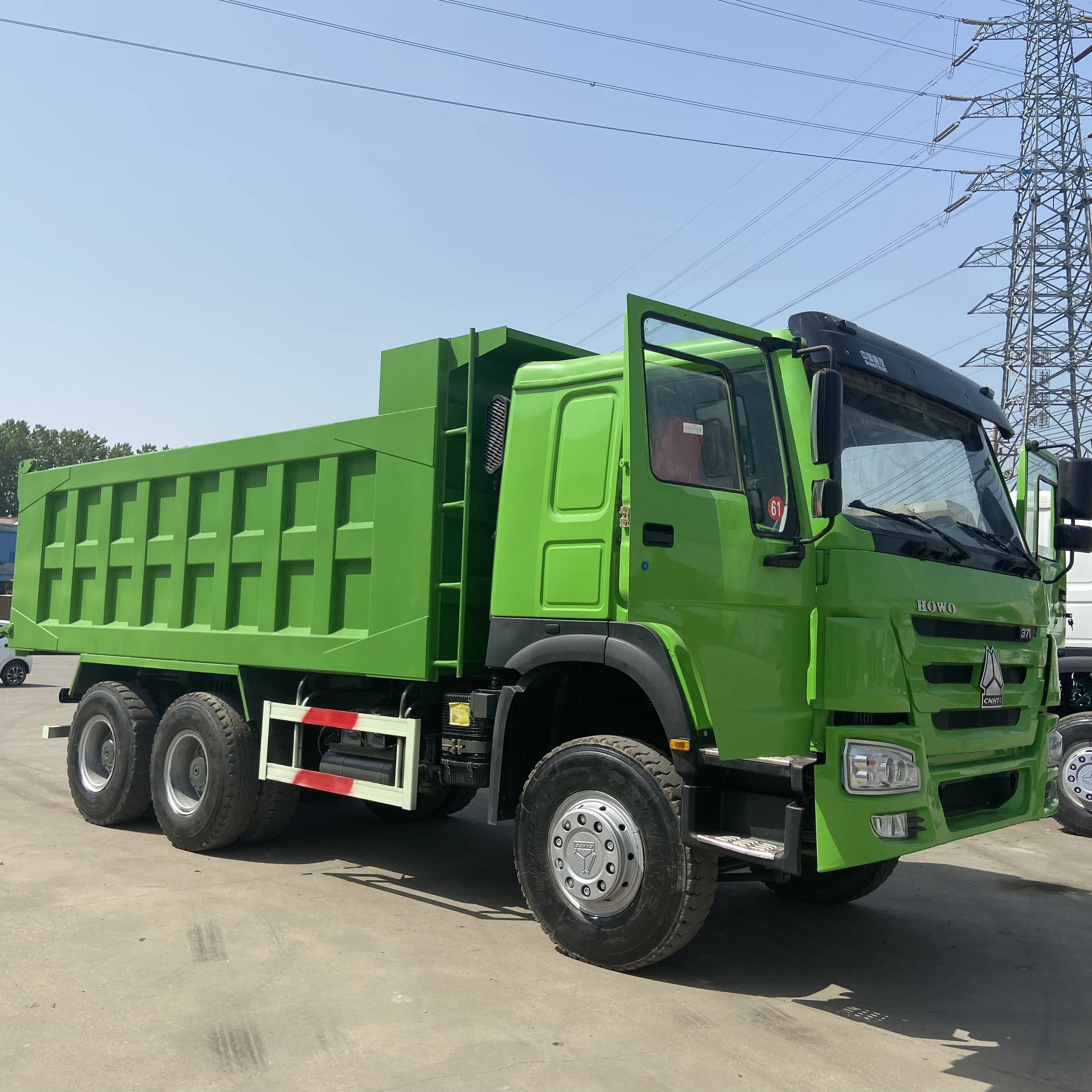 Cheap Sinotruk howo heavy truck 3axles  6x4 dump truck 10 tires dump trucks in Africa