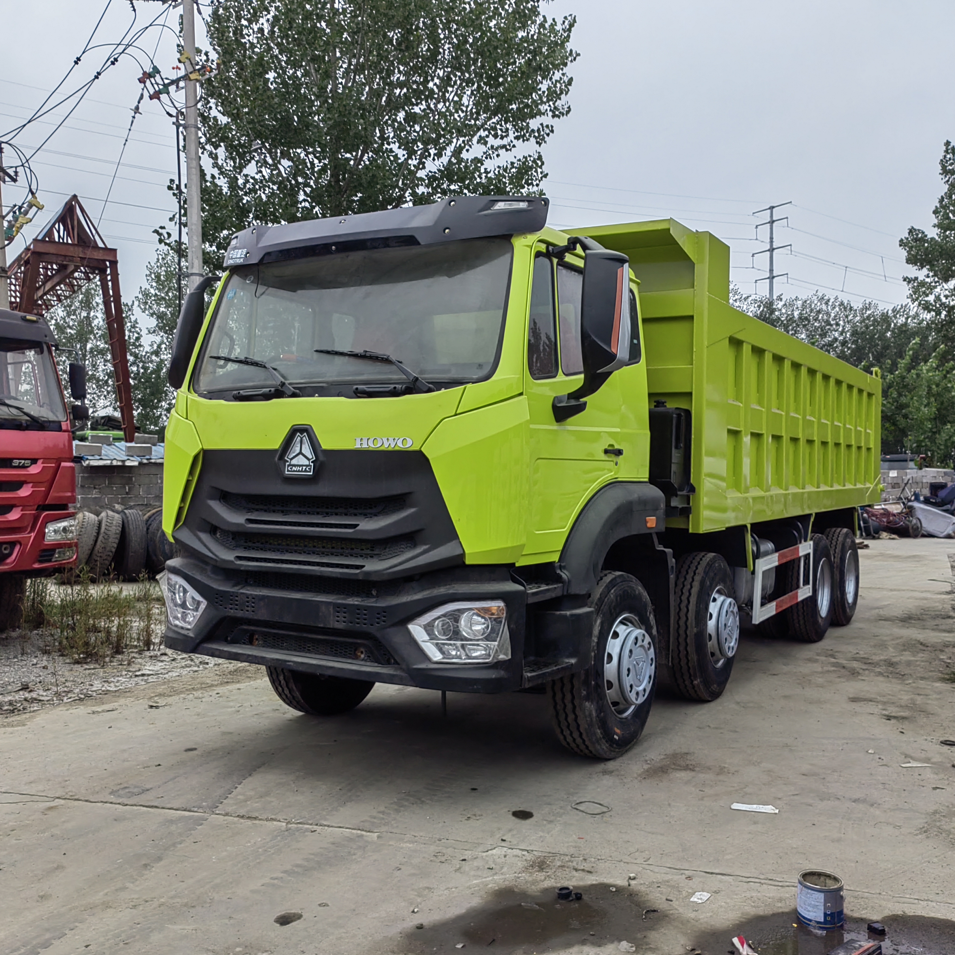 Sinotruk 8x4 hohan large 12 wheels  50 Ton 375HP engine used Left hand drive mining dump truck for sale