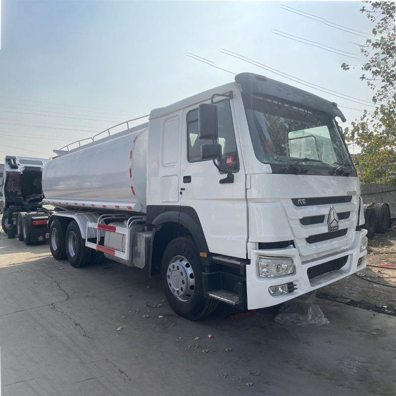 3 axle sinotruk howo 10 wheeler 375 hosepower 15000/20000L fuel tanker used oil tankers for sale