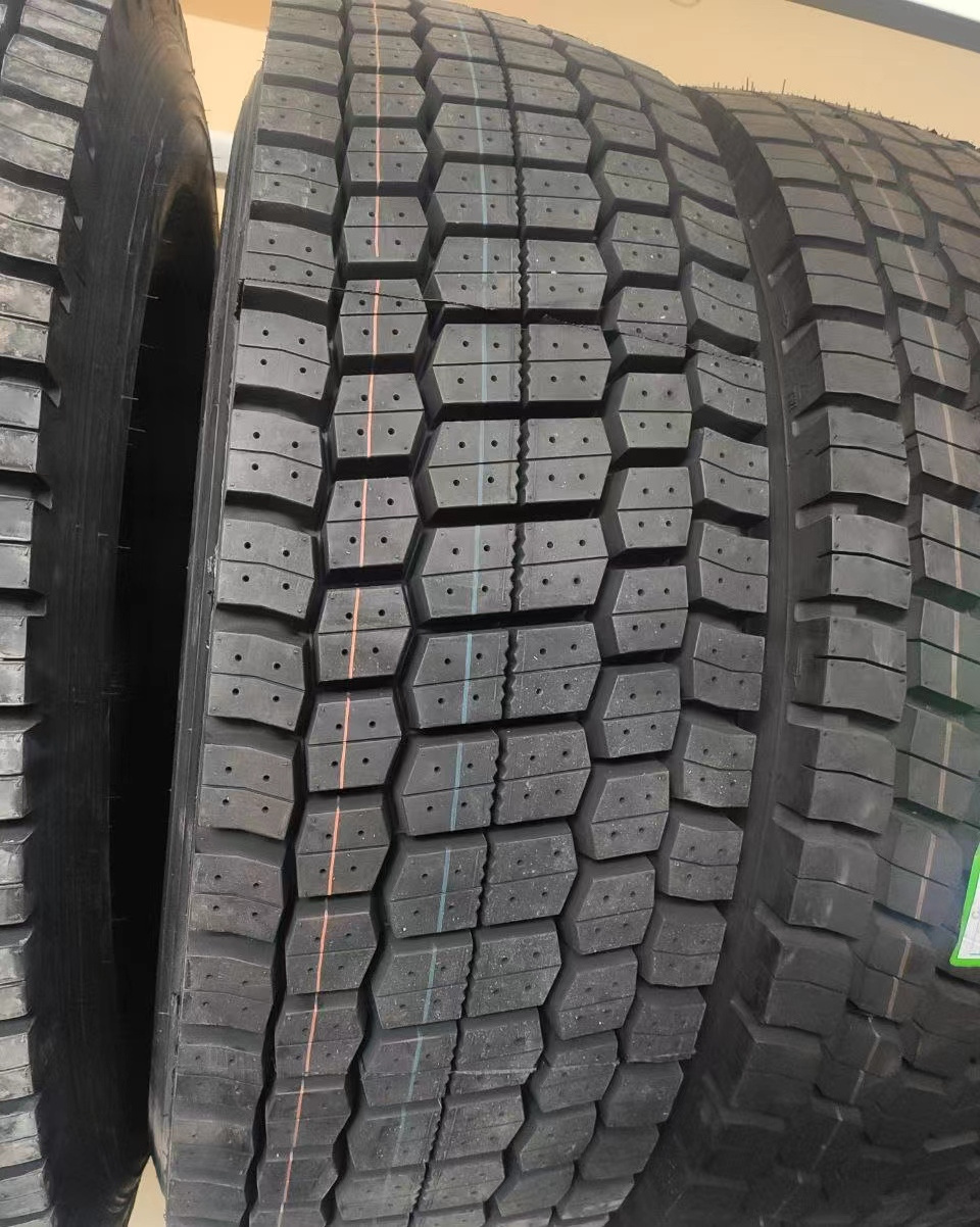 11r24.5 295/75r22.5 315/80r22.5 385/65/22.5 11r22.5 Chinese Commercial Heavy-Duty Truck Tires