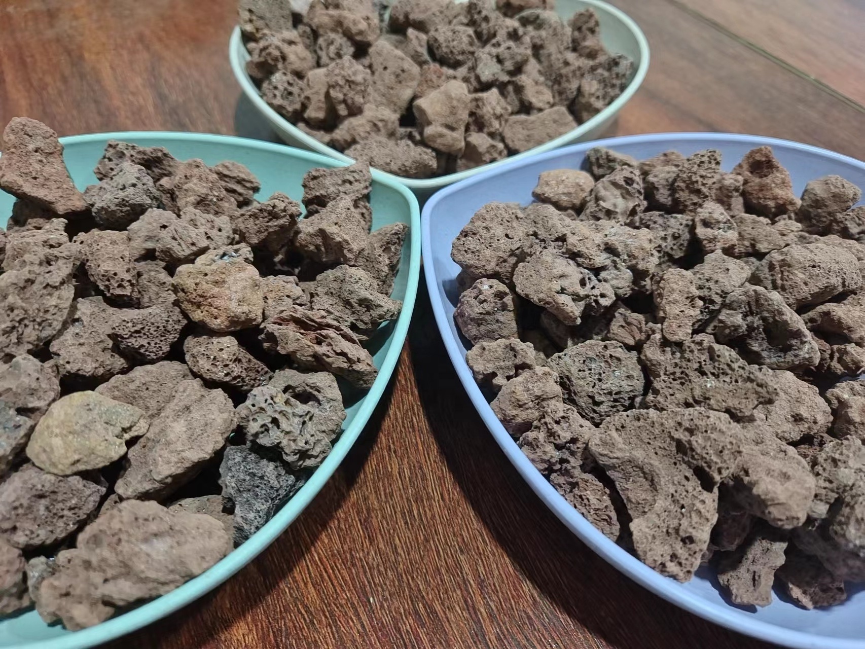 volcanic rock pumice stone and volcanic oil absorbing rock for sale