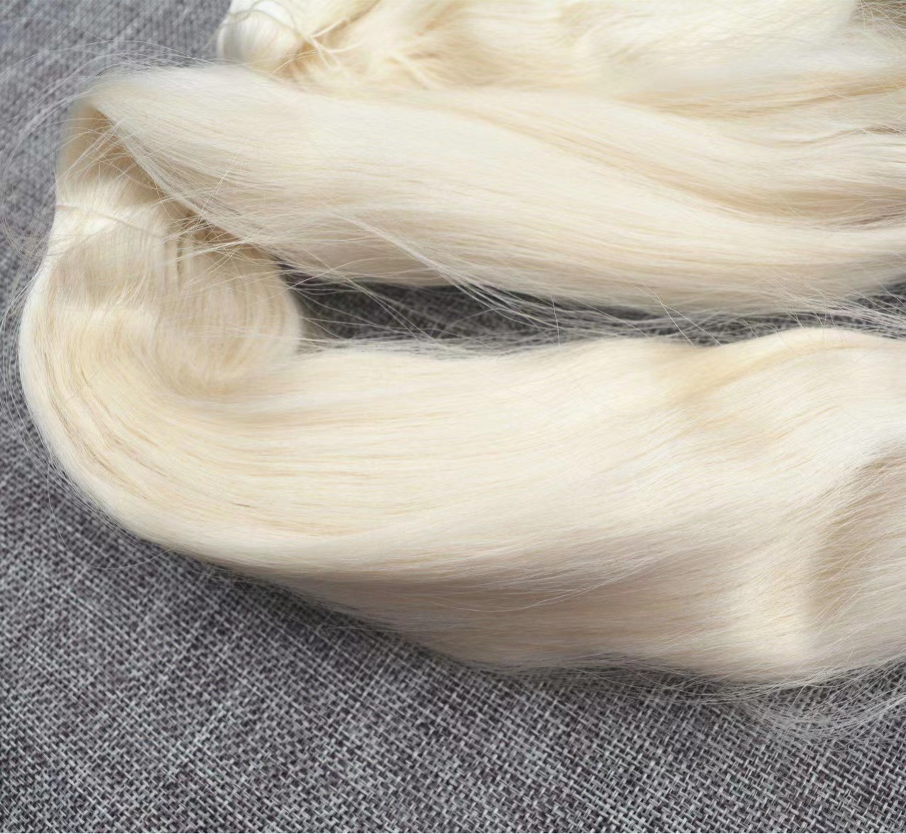 China factory wholesale Undyed Raw Silk 100% Mulberry Silk Yarn for Weaving and Knitting