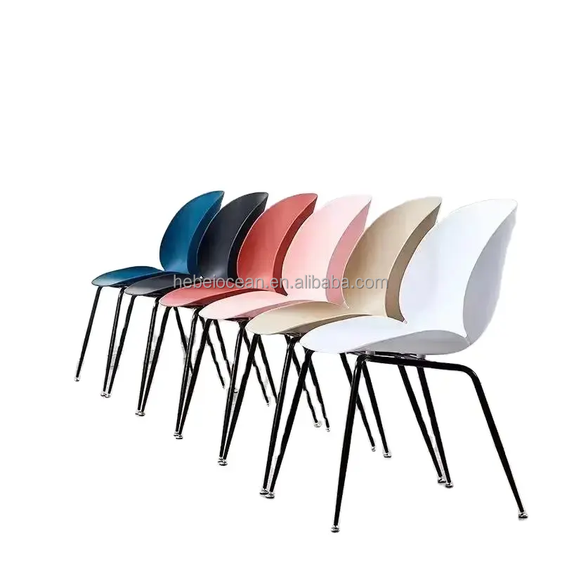 Chair frame is made of carbon steel  metal spraying plastic wide seat chair / stackable plastic chairs/ dining chair