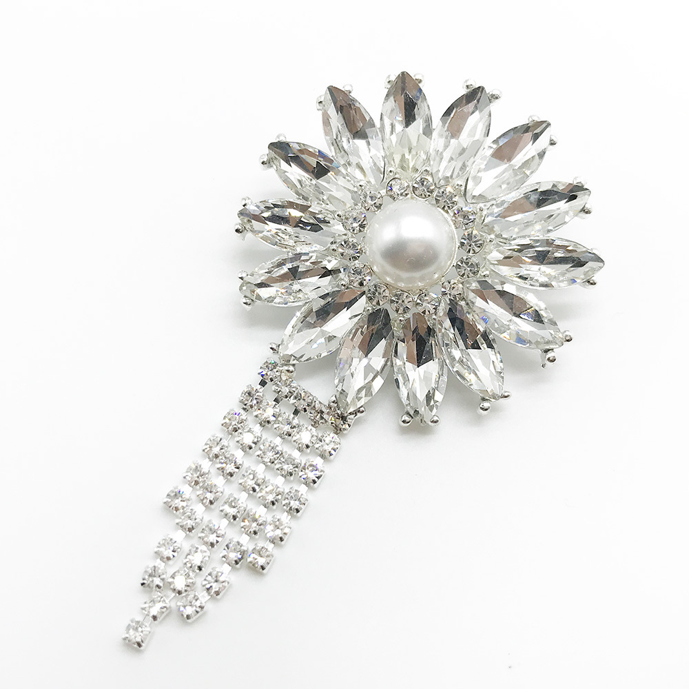 Modern latest design high quality brooches with chain for hot selling