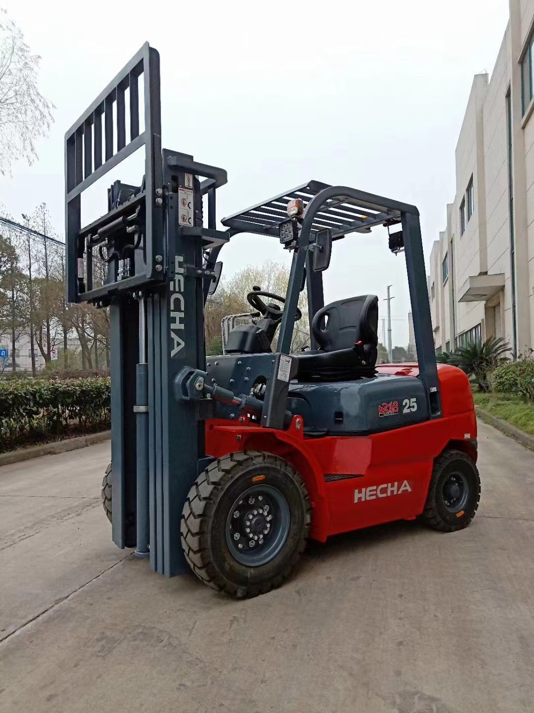 NISSAN Engine  2.5 Ton Diesel Forklift Truck New Condition for Retail Farm Industries-Key Components